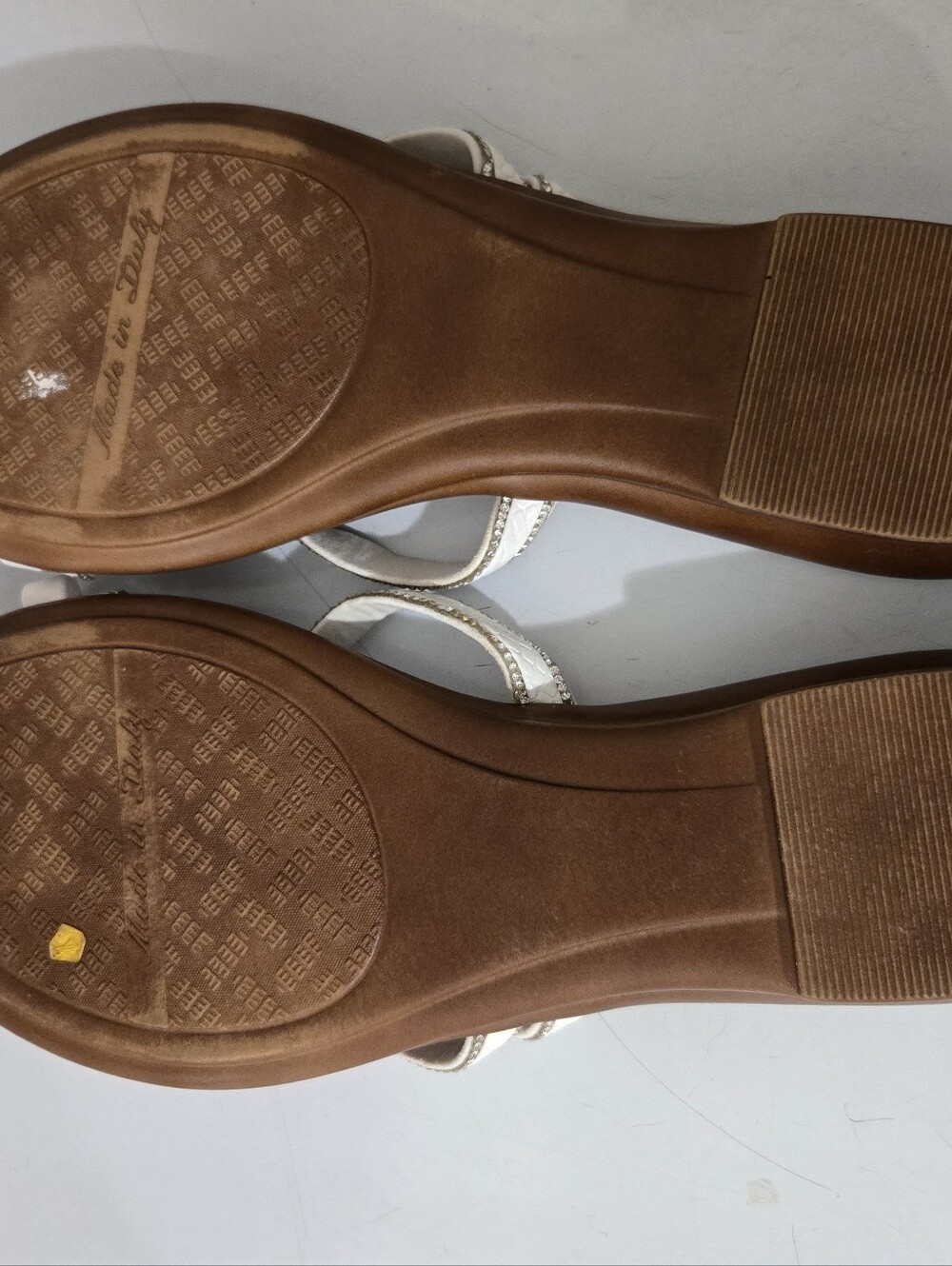 sz 10 Italian Shoemakers white rhinestone sandals - Picture 4 of 4